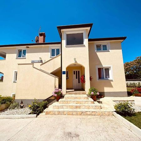 Apartman Luna Sveti Lovrec Pazenaticki Luaran gambar