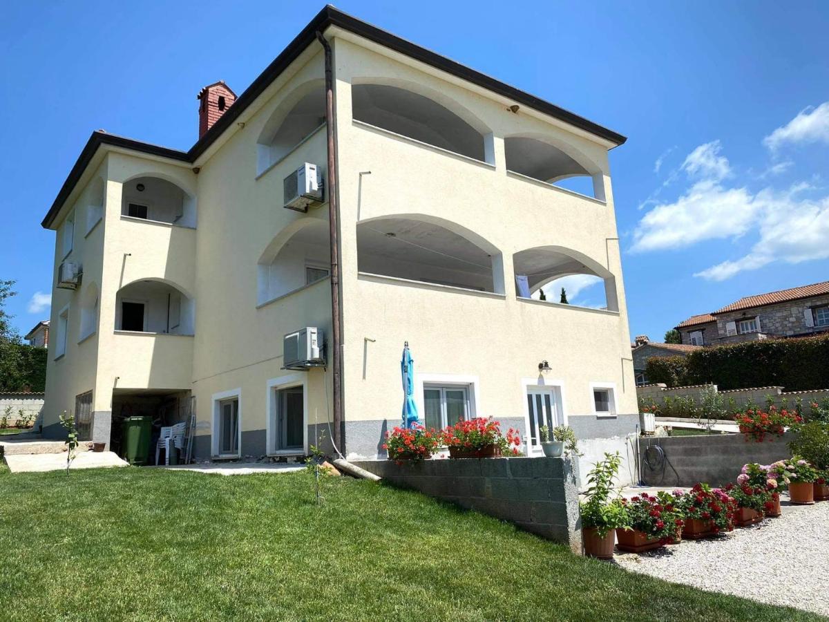 Apartman Luna Sveti Lovrec Pazenaticki Luaran gambar