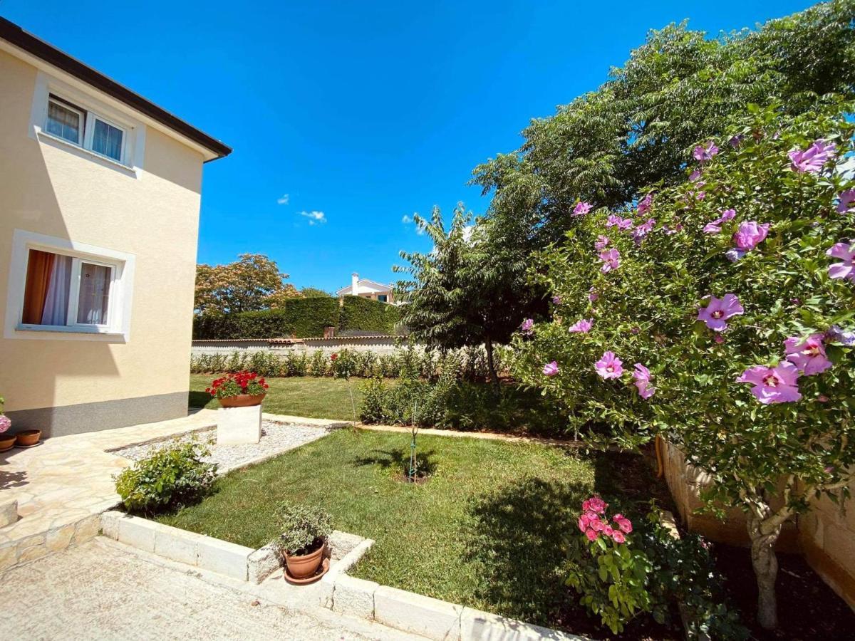 Apartman Luna Sveti Lovrec Pazenaticki Luaran gambar