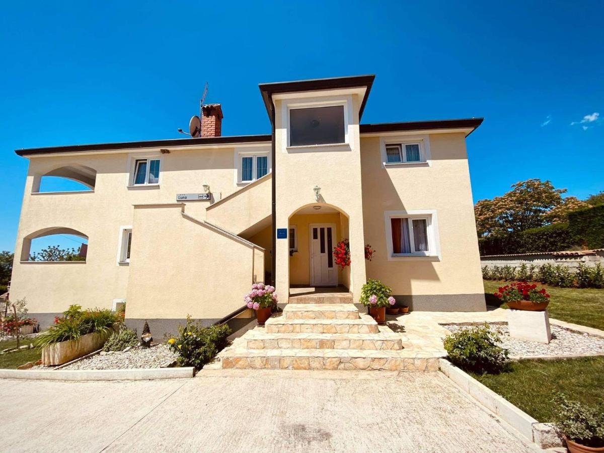 Apartman Luna Sveti Lovrec Pazenaticki Luaran gambar