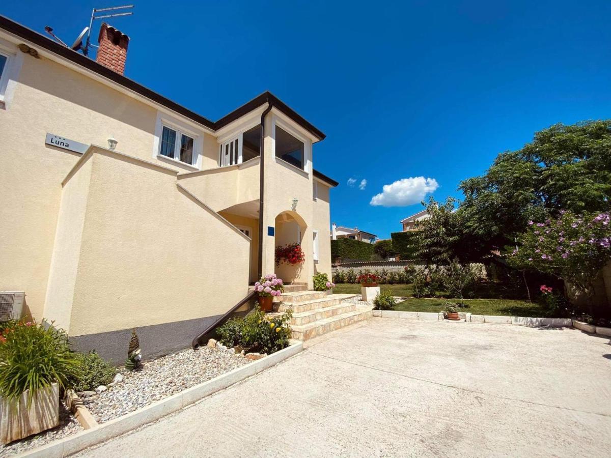 Apartman Luna Sveti Lovrec Pazenaticki Luaran gambar