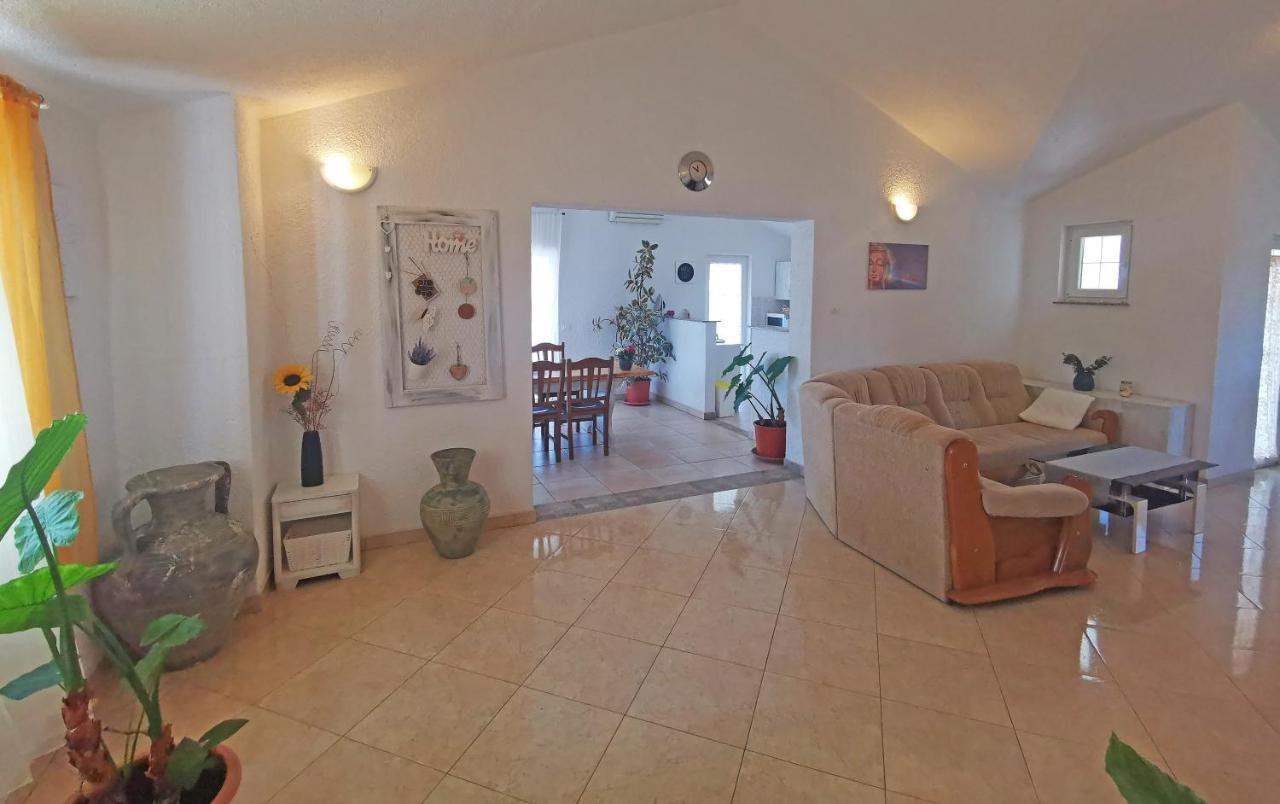 Apartman Luna Sveti Lovrec Pazenaticki Luaran gambar