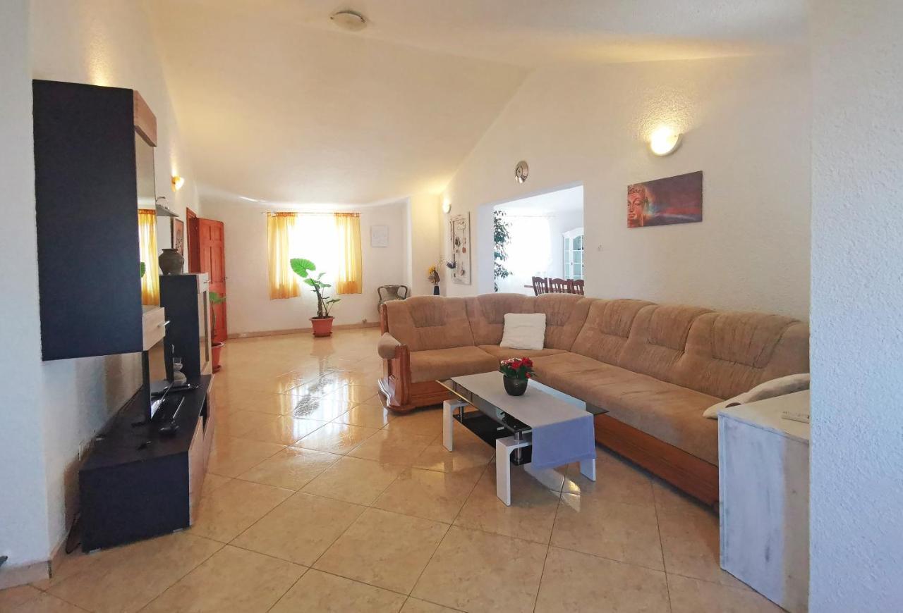 Apartman Luna Sveti Lovrec Pazenaticki Luaran gambar