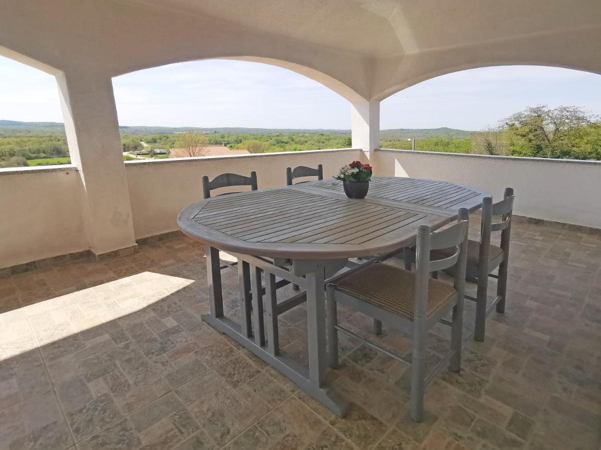 Apartman Luna Sveti Lovrec Pazenaticki Luaran gambar