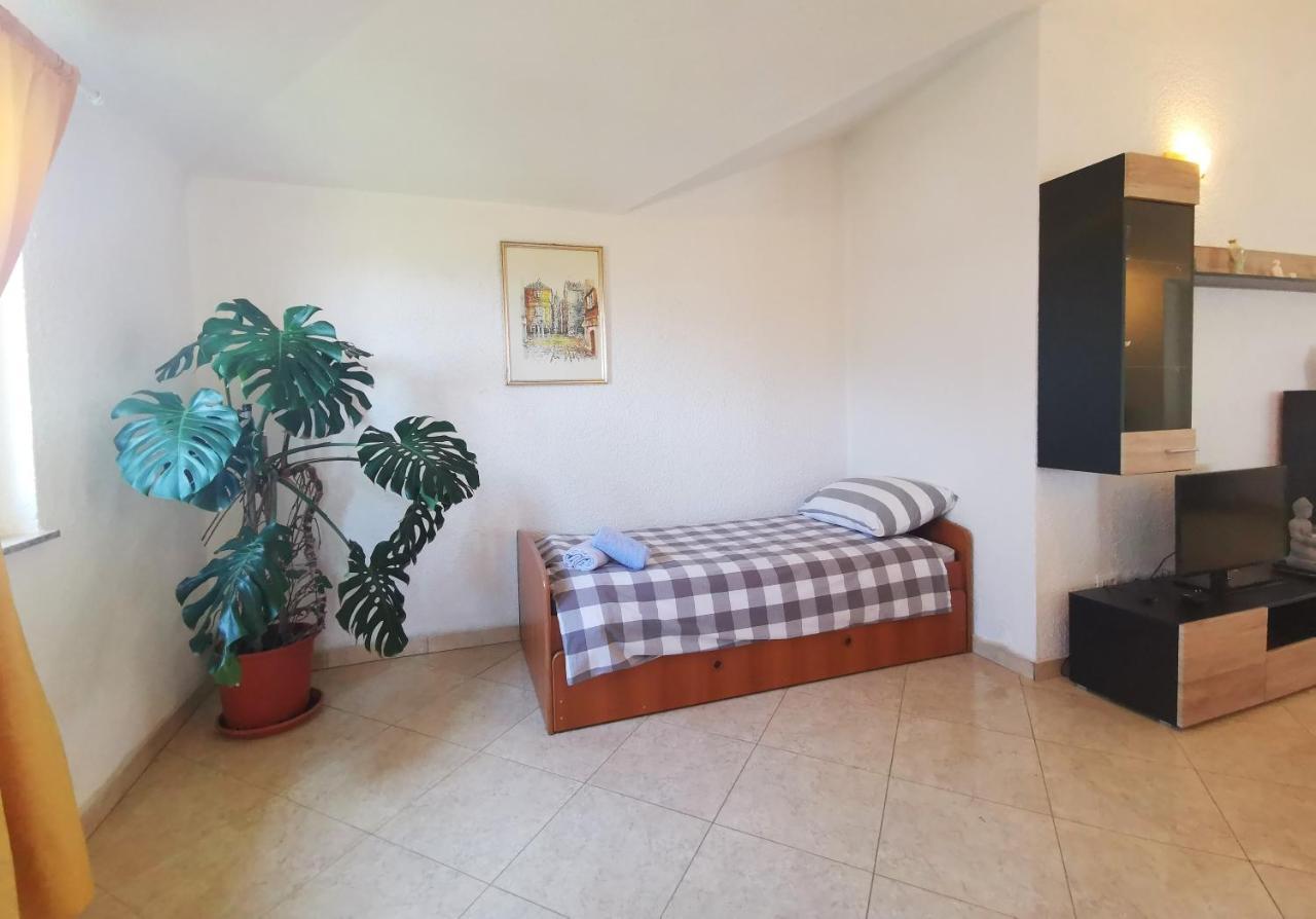 Apartman Luna Sveti Lovrec Pazenaticki Luaran gambar